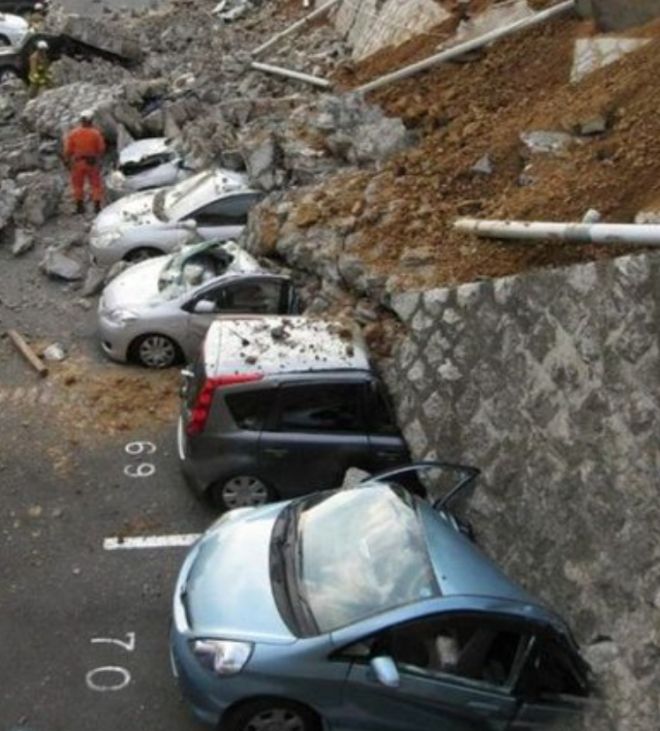 Odd Car Crashes (20 pics)