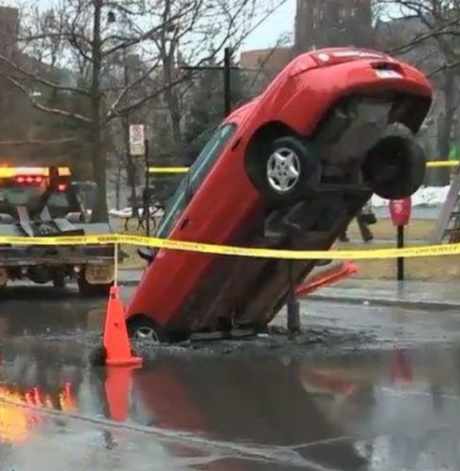 Odd Car Crashes (20 pics)