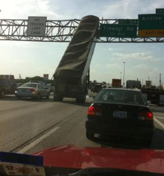 Odd Car Crashes (20 pics)