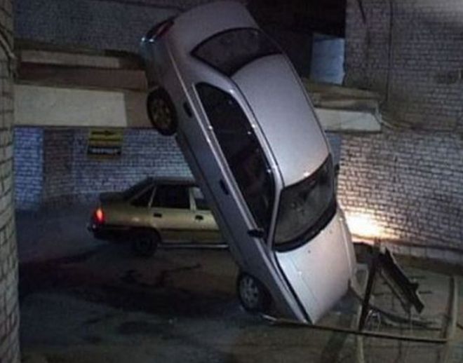 Odd Car Crashes (20 pics)