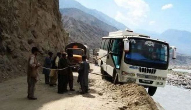 Odd Car Crashes (20 pics)