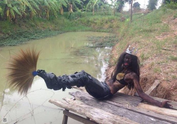 What Is Going On Here? (25 pics)