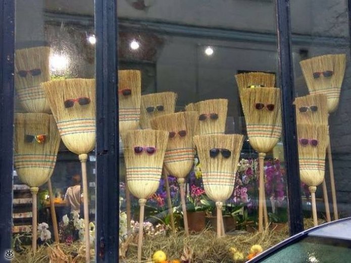 What Is Going On Here? (25 pics)