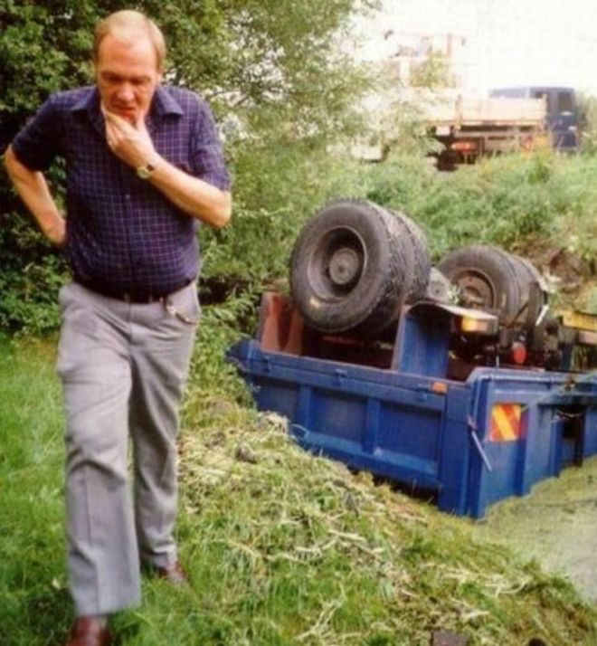 Strange Car Crashes (15 pics)