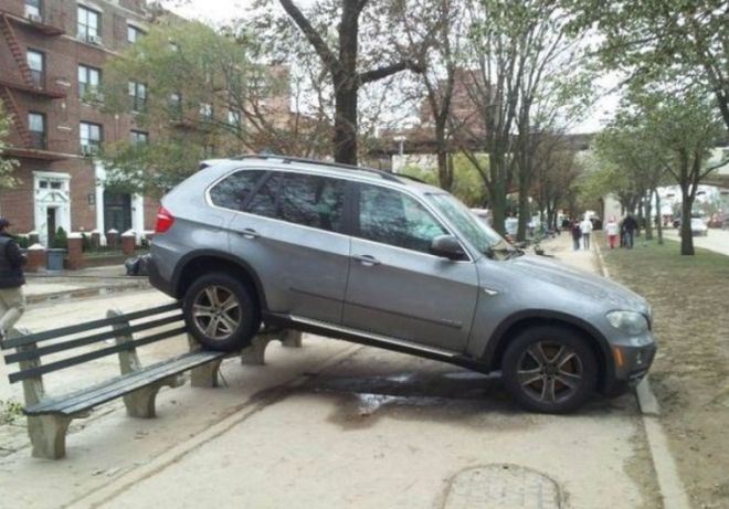 Strange Car Crashes (15 pics)