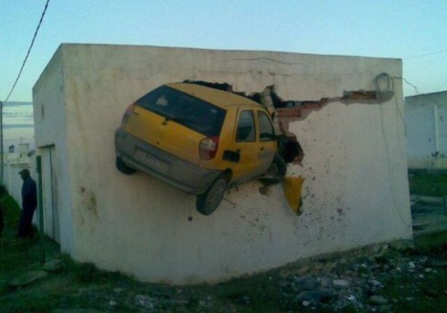 Strange Car Crashes (15 pics)
