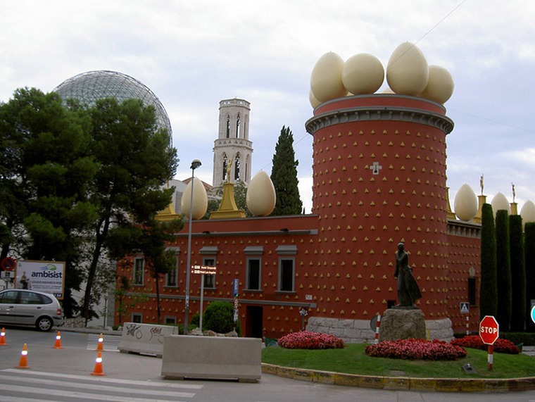 Unusual And Interesting Buildings (23 pics)