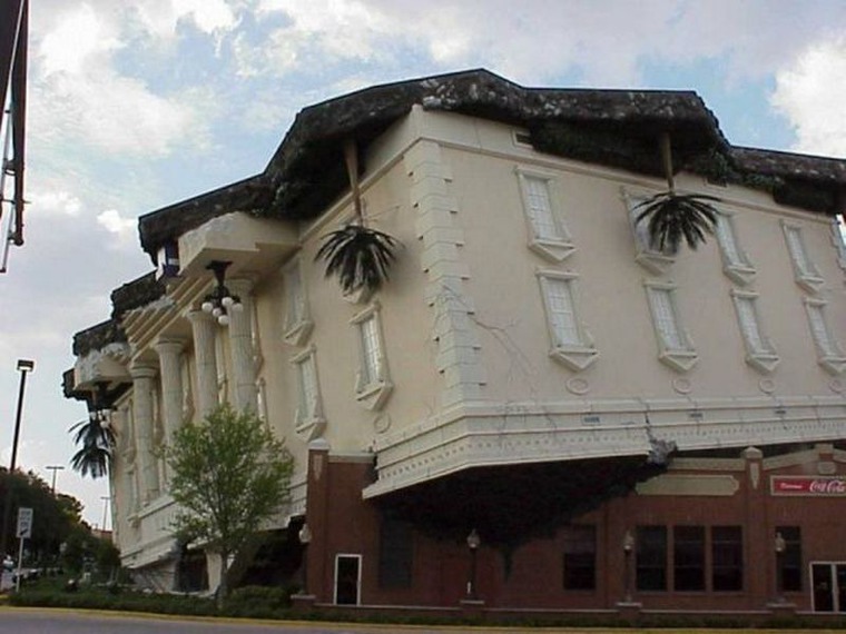 Unusual And Interesting Buildings (23 pics)