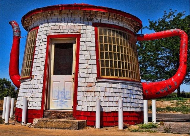 Unusual And Interesting Buildings (23 pics)