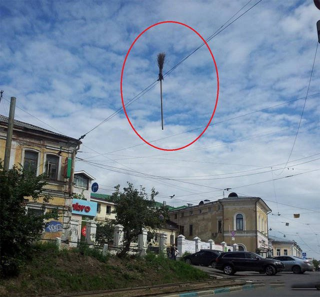 What Is Going On Here? (25 pics)