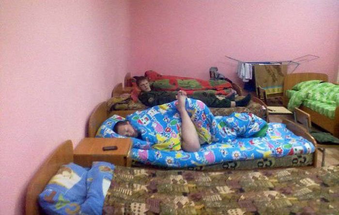 What Is Going On Here? (25 pics)
