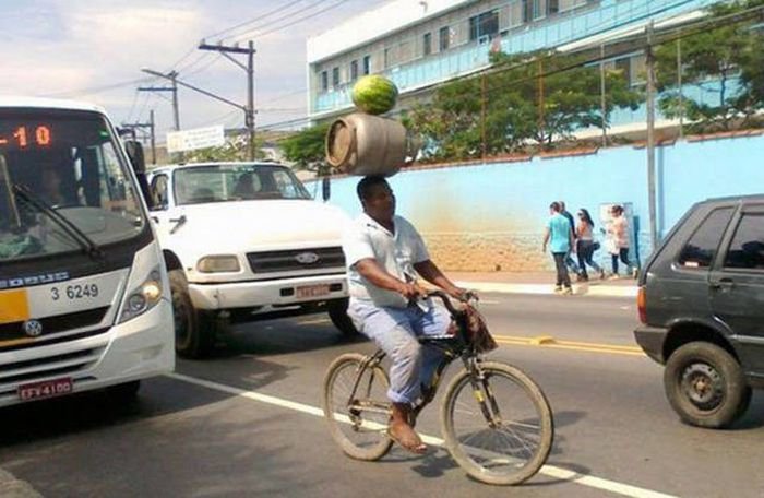 What Is Going On Here? (25 pics)