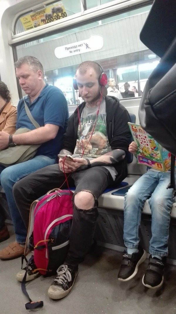 Strange People In The Subway (18 pics)