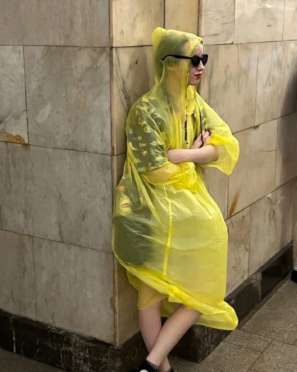 Strange People In The Subway (18 pics)