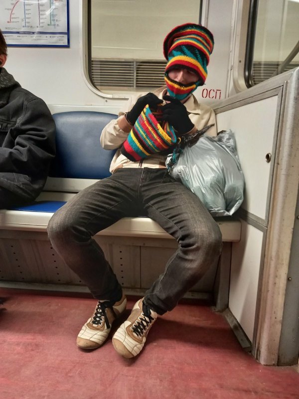 Strange People In The Subway (18 pics)