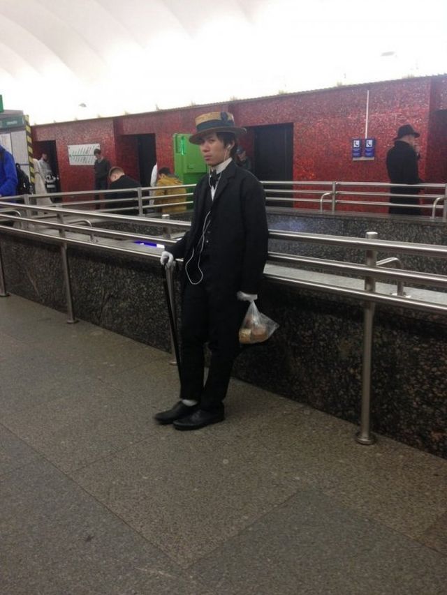 Strange People In The Subway (18 pics)