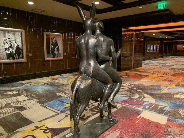 What Is Going On Here? (20 pics)