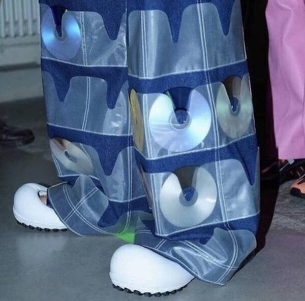 What Is Going On Here? (20 pics)