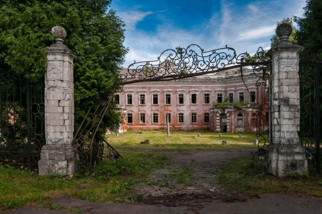 Beautiful Abandoned Places (14 pics)