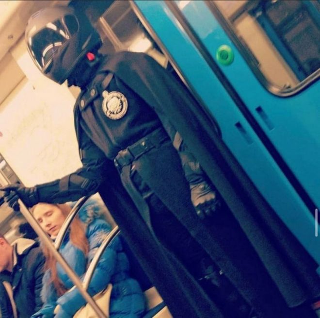 Strange People In The Subway (21 pics)