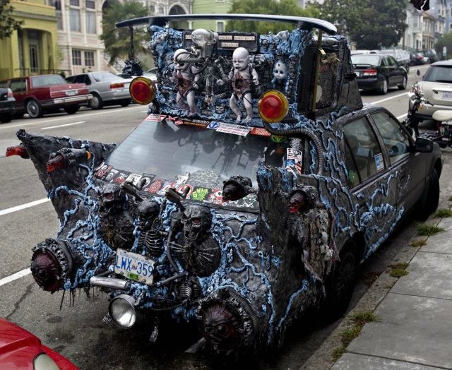 What Is Going On Here? (25 pics)
