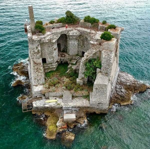 Abandoned Places (22 pics)