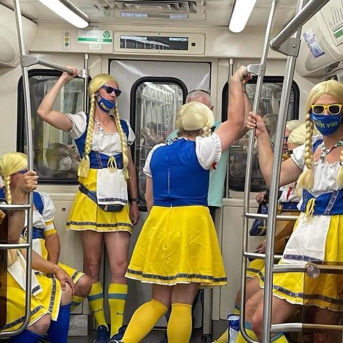Strange People In The Subway (20 pics)