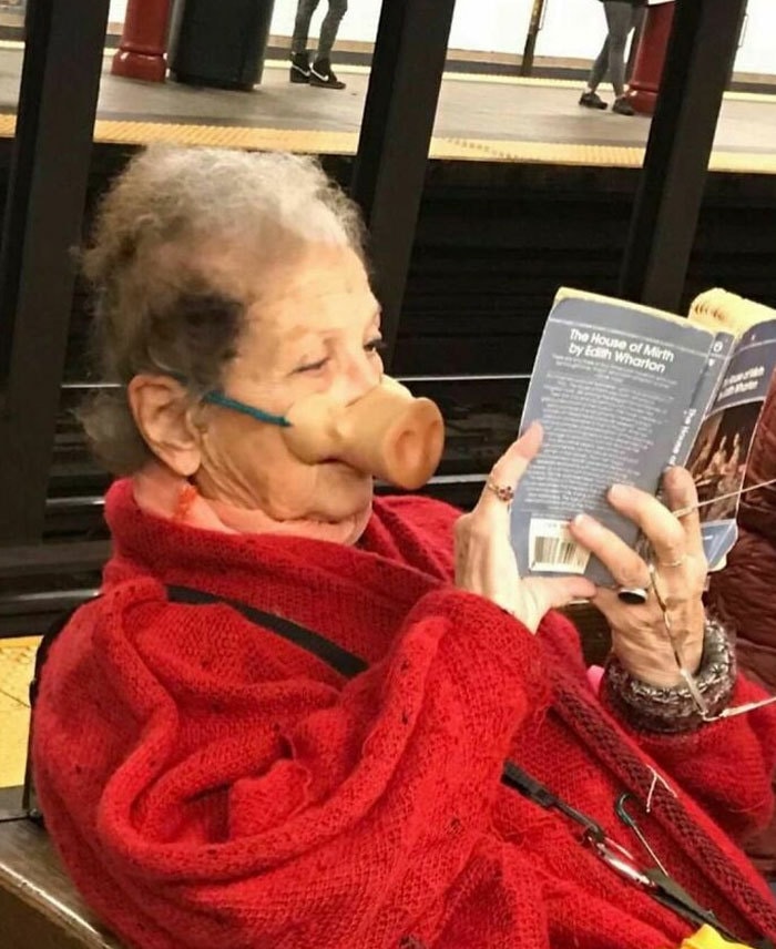 Strange People In The Subway (20 pics)