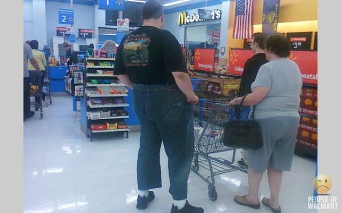Weird People In Stores (20 pics)
