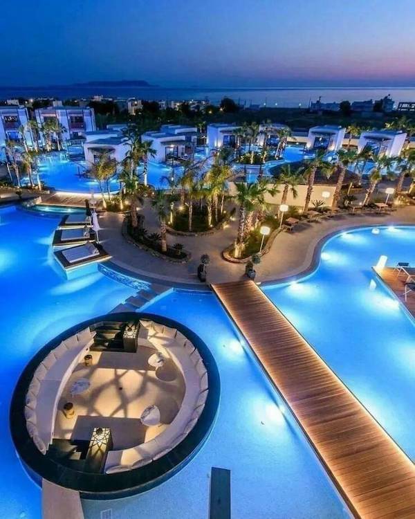 Unusual Designs And Finds (25 pics)