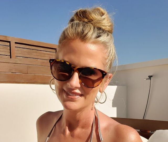 Bikini Girls (23 pics)