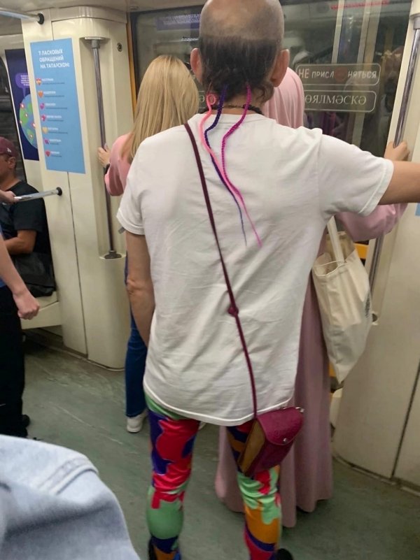 Strange People In The Subway (18 pics)