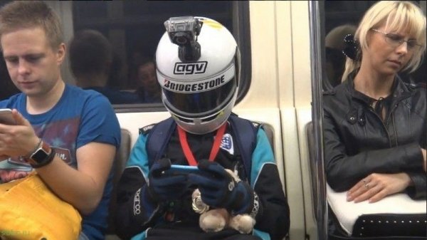 Strange People In The Subway (18 pics)
