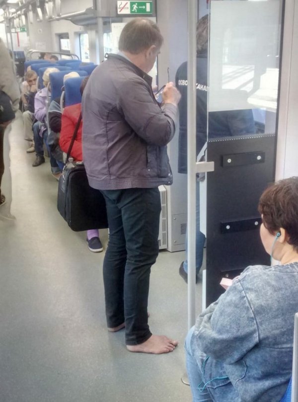 Strange People In The Subway (18 pics)