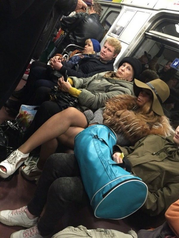 Strange People In The Subway (18 pics)