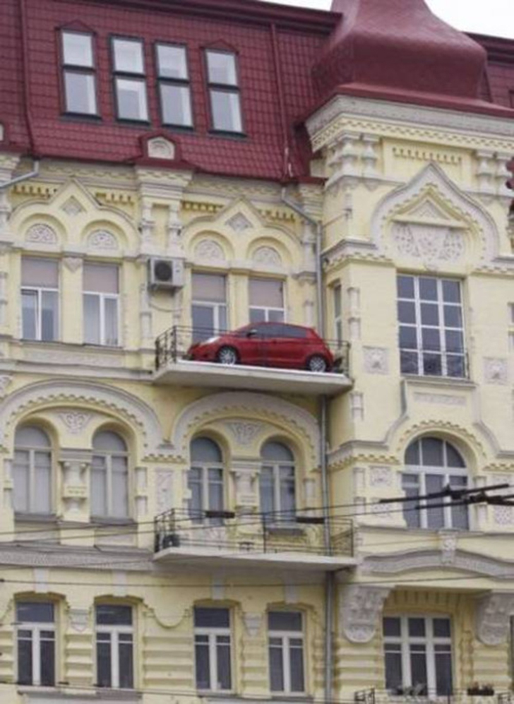 What Is Going On Here? (20 pics)
