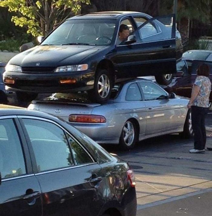 Weird Car Crashes (25 pics)
