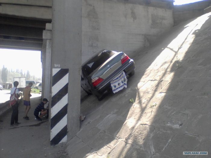 Weird Car Crashes (25 pics)