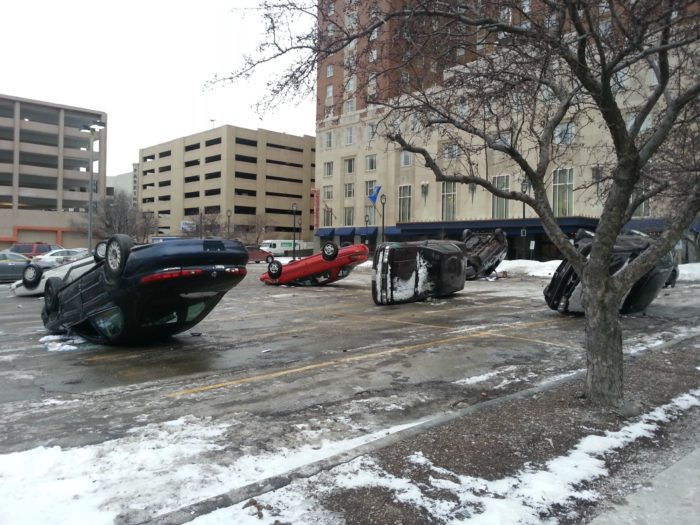 Weird Car Crashes (25 pics)