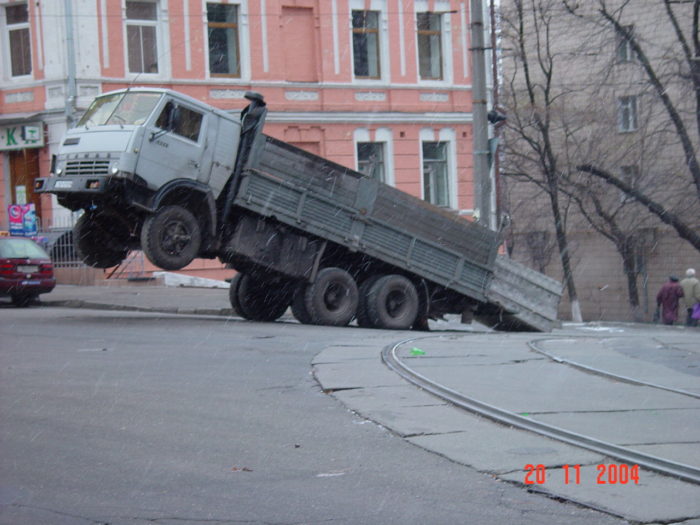 Weird Car Crashes (25 pics)