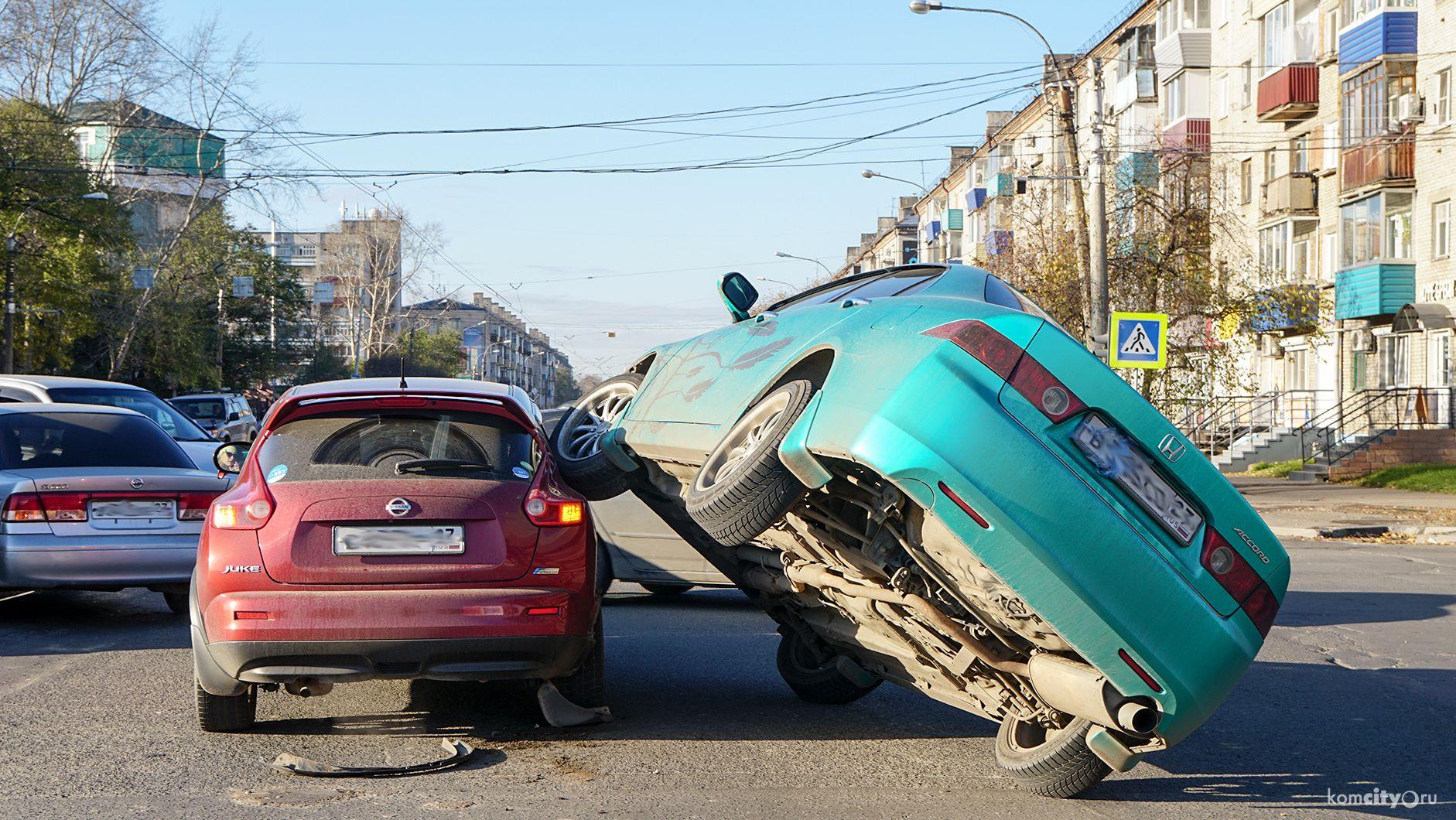 Weird Car Crashes (25 pics)