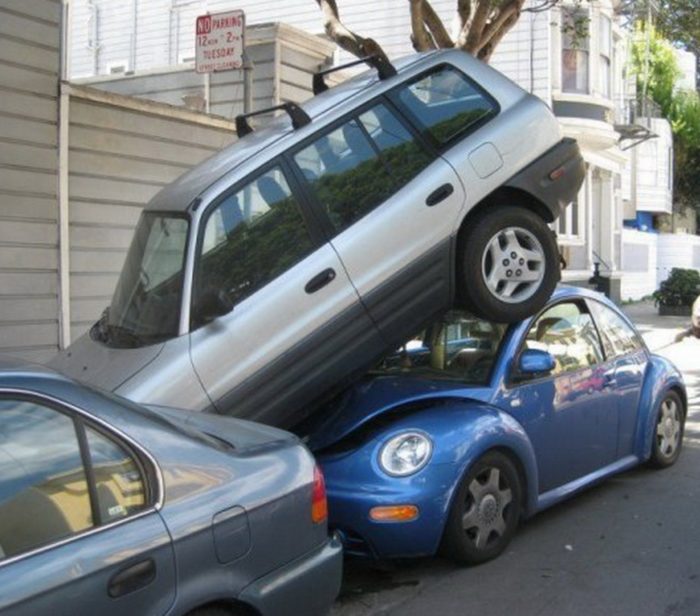 Weird Car Crashes (25 pics)