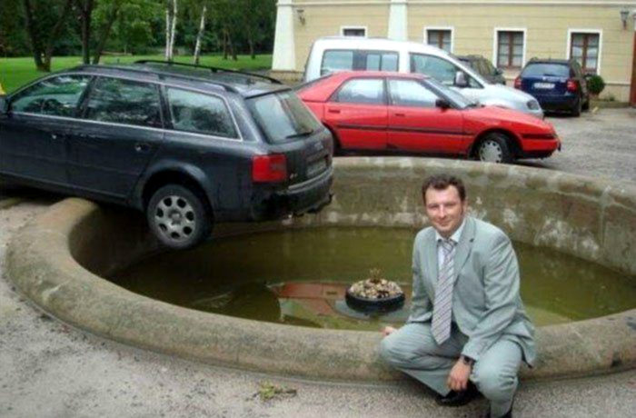Weird Car Crashes (25 pics)