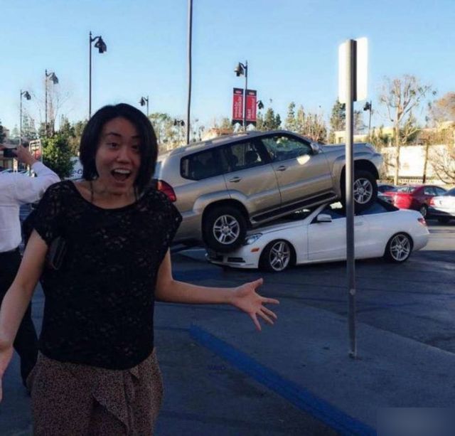 Weird Car Crashes (25 pics)