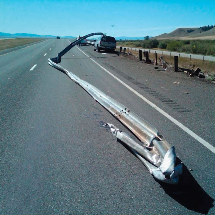 Odd Car Crashes (22 pics)