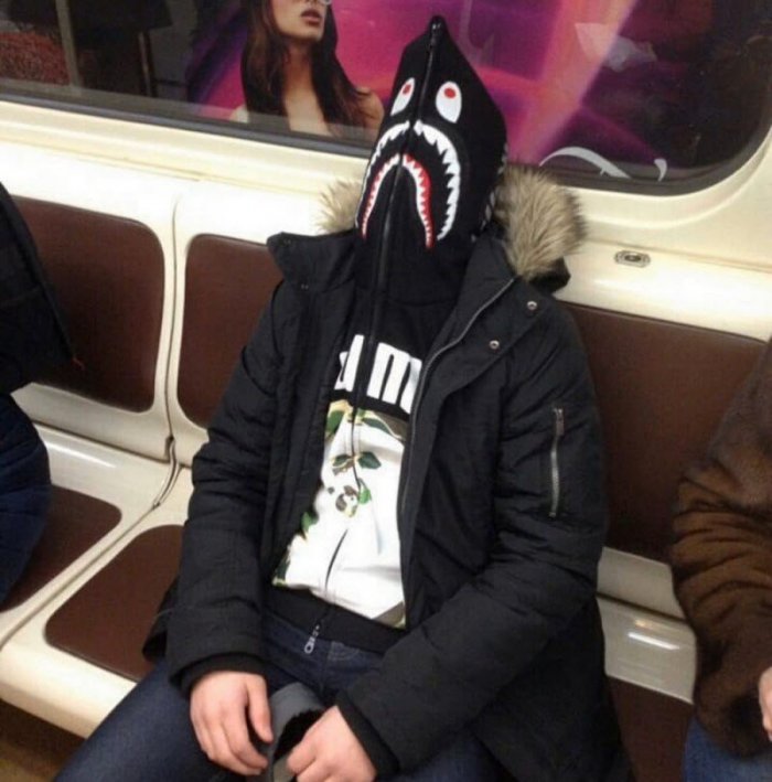 Strange People In The Subway (25 pics)