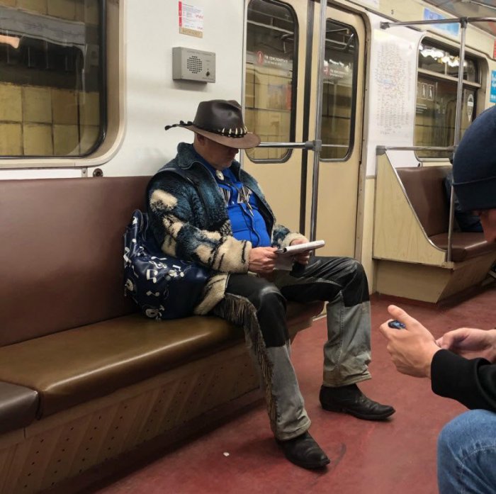 Strange People In The Subway (25 pics)