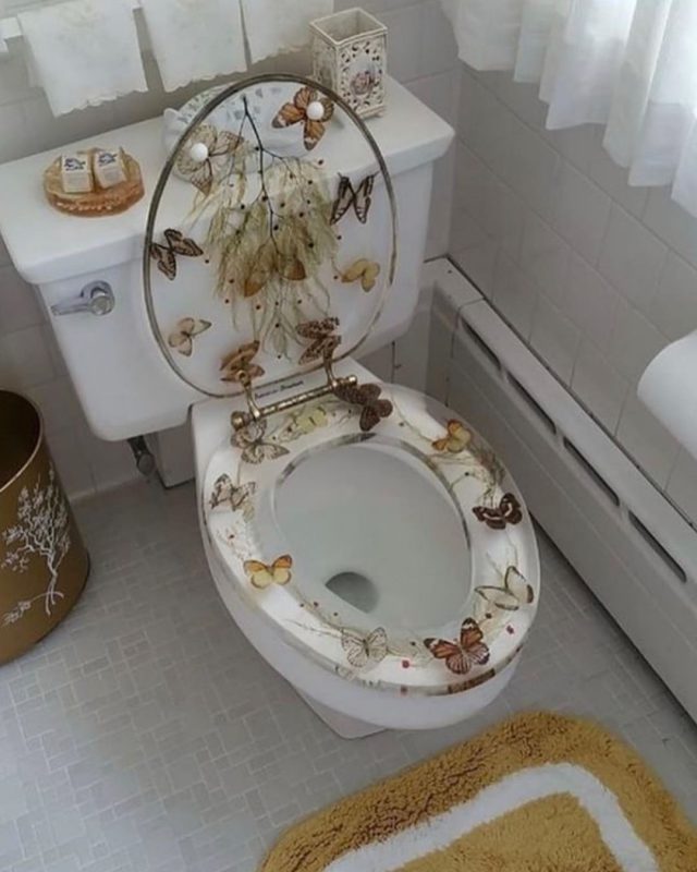 Restrooms With Unusual Design (19 pics)