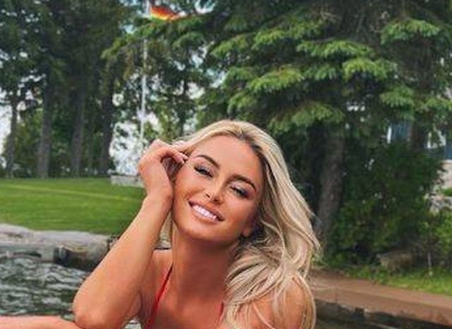 Bikini Girls (53 pics)