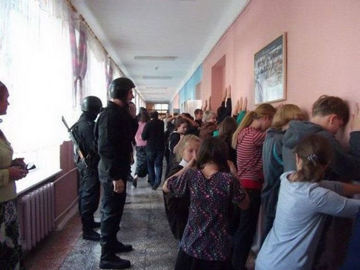 What Is Going On Here? (17 pics)